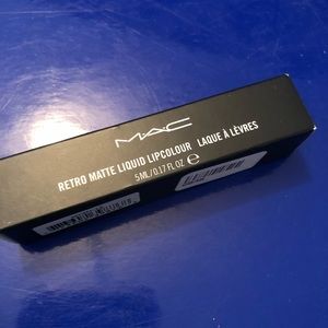 MAC - retro matte liquid lip colour colour: red jade